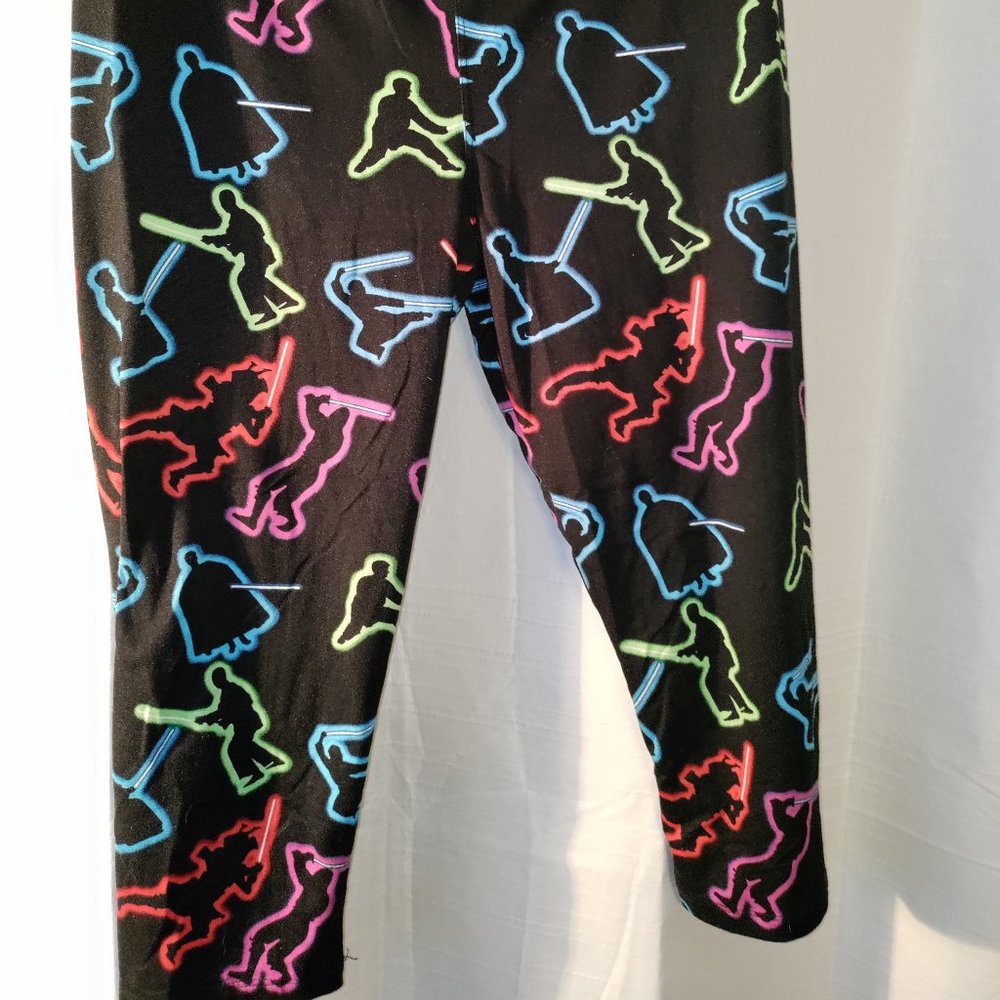Star Wars - Medium Capri Leggings - Picture 2 of 4
